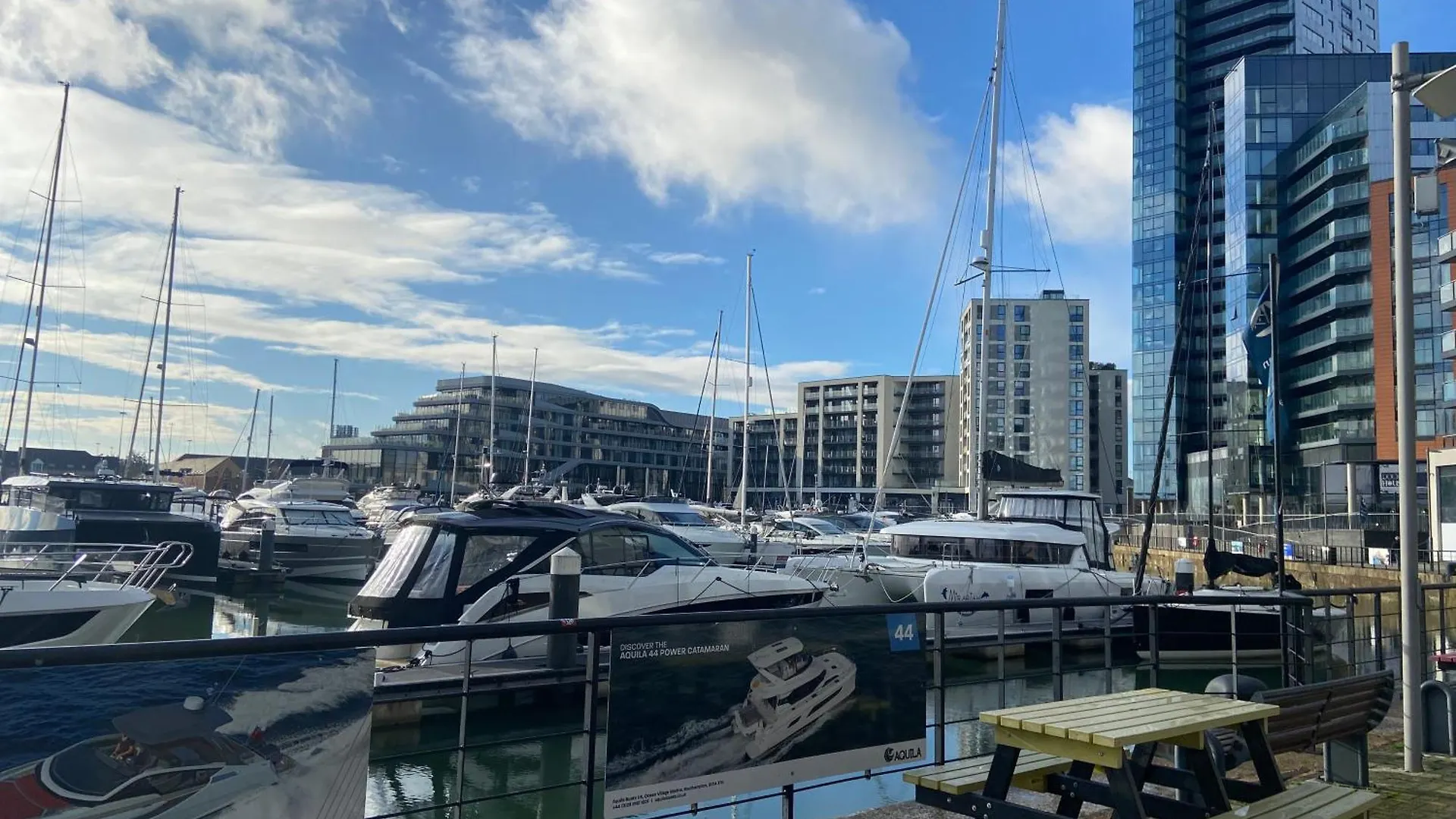 2 Bedroom Near Ocean Village Marina Port Apartment Southampton